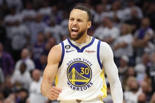 Stephen Curry 与 Golden State Warriors 签下一年延长合约