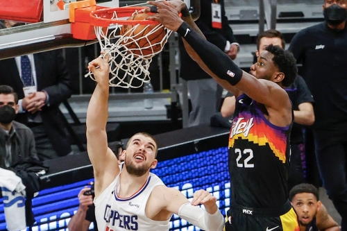 0.2 秒绝杀！太阳靠著 Deandre Ayton 空中接力灌篮逆转快船