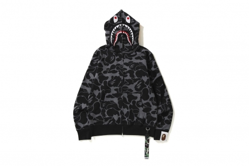 BAPE 推出全新「Big ABC Solid Camo 」魔术贴连帽衫