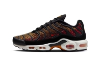 Swarovski 携手 Nike 推出全新 Air Max Plus 联名系列鞋款