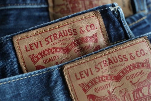 Levi Strauss & Co. 第二季度财报显示净利润增长 75%