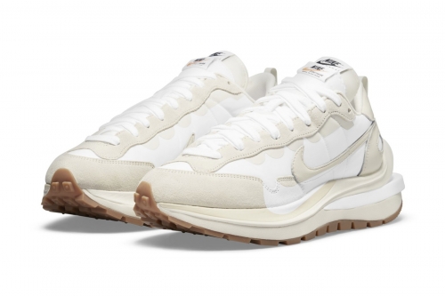 sacai × Nike Vaporwaffle 最新「Sail」配色联名鞋款即将登场