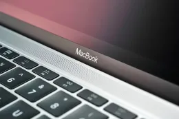Apple 据报将于 2026 年秋季推出首款配备触控屏幕的 MacBook Ultra