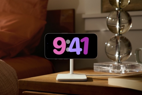 iPhone 14 Pro 变身「电子相架」，StandBy 模式更善用 AoD 萤幕