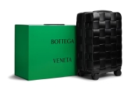 Bottega Veneta 推出灵感源自经典编织包的「Odyssey」行李箱