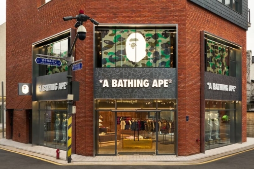 走进 BAPE STORE® DOSAN 韩国首尔旗舰店