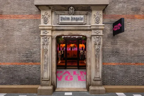 走进 Palm Angels 上海张园快闪空间