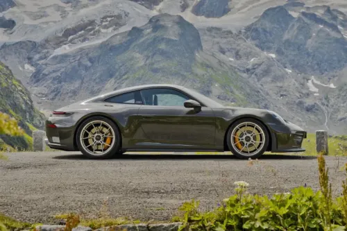 保时捷 Porsche 推出限量 100 辆、仅配手排的 911 GT3 Bergsport，致敬阿尔卑斯山