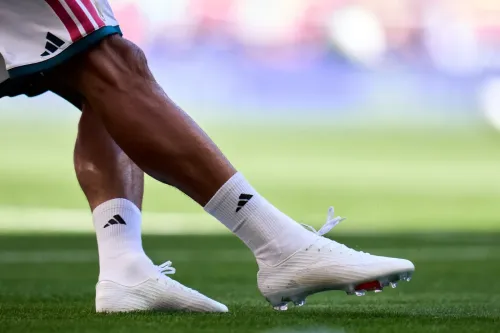 Mbappé 已转投 On,Nike 球靴却未有跟上