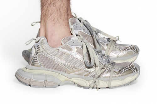 Balenciaga 2023 春夏系列全新运动鞋款「3XL Trainers」正式登场