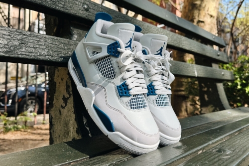 独家近赏 Air Jordan 4 全新配色「Industrial Blue」鞋款