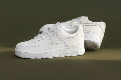 Nike 推出最新马毛材质 Air Force 1 全白配色鞋款