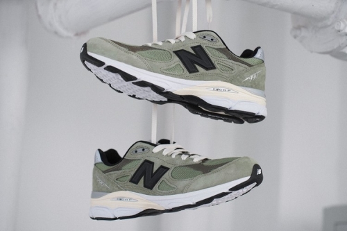 率先近赏全新 JJJJound × New Balance 990v3 联名鞋款