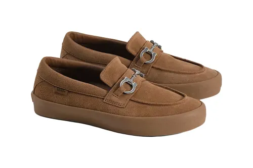 Vans 将便士乐福鞋改造为滑板鞋,推出「黑色」及「腊肠犬啡色」配色