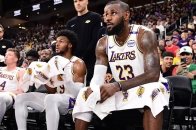 LeBron James 和 Bronny James 成为 NBA 历史首度父子同台