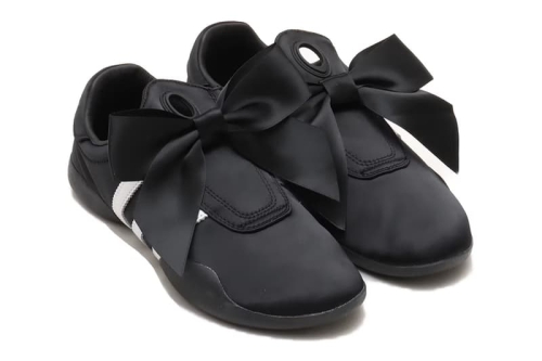 芭蕾热潮再添新员!atmos Pink × adidas Taekwondo Mei 最新联名鞋款可爱登场