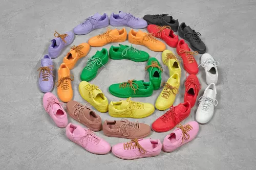 Pharrell 主理品牌 Humanrace 携手 adidas 推出全新 Samba 联名系列