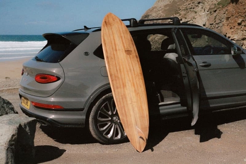 Bentley 携手 Marnie Rays 及 Otter Surfboards 打造定制冲浪板