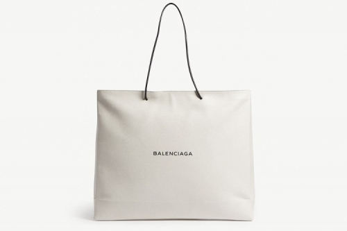 Balenciaga 推出售价 $2,190 美元的最新购物袋