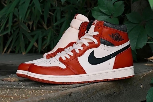 Air Jordan 1 经典 OG 配色「Chicago」全新 2022 年复刻版本鞋款谍照曝光