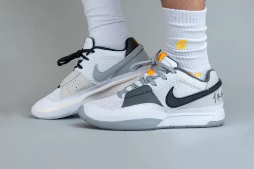 率先上脚 Ja Morant 首款个人球鞋 Nike Ja 1 最新配色「Light Smoke Grey」