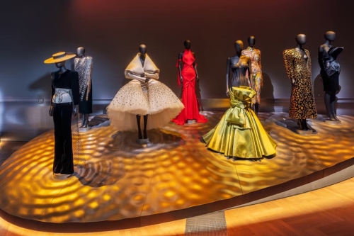 V&A 宣布举办《Schiaparelli: Fashion Becomes Art》