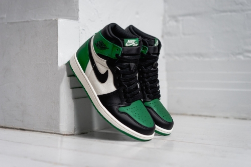 独家近赏 Air Jordan 1 全新配色设计「Pine Green」鞋款