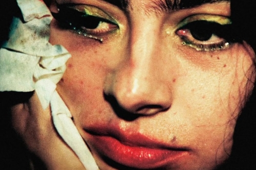 Charli XCX 首部 A24 电影《The Moment》前导预告曝光