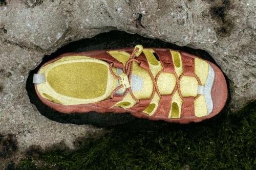 KEEN 跨界联手 Hiking Patrol 打造最新联名凉鞋系列