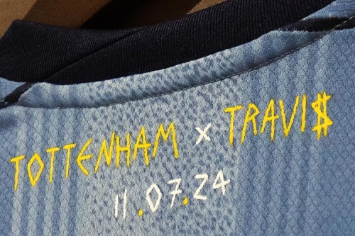 近赏 Travis Scott × Tottenham Hotspur 全新联名球衣