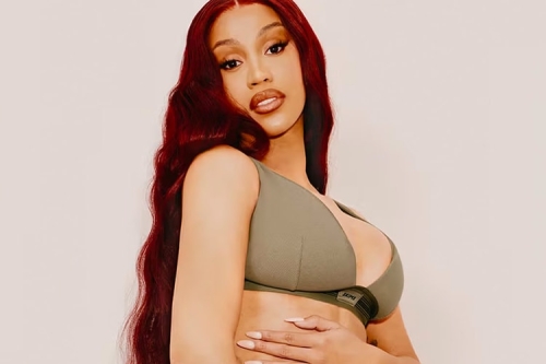 Cardi B 出镜演绎 SKIMS 最新广告大片