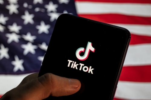 美国总统拜登撤销了特朗普政府针对 TikTok 和微信的行政令