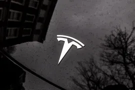 特斯拉 Tesla 在 10 月 1 日发表前重启 Roadster 预订，订金为 50,000 美元