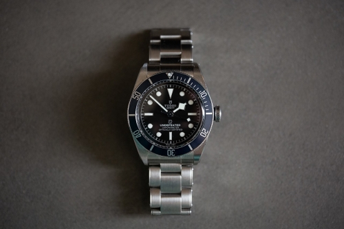 Tudor 携手 UNDEFEATED 打造全新联乘 Black Bay 腕表