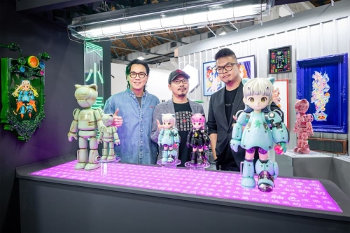 方文山、李承道、Winston Yeh 携手为 Art Monster 2025 国际艺术展打造限量潮流公仔「小青」