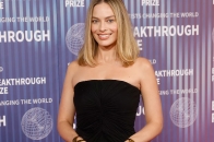 Margot Robbie 或伙拍 Tim Burton 重塑科幻经典《Attack of the Fifty Foot Woman》
