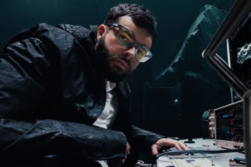 Oakley × 100 Thieves 最新电竞专属联名眼镜系列登场