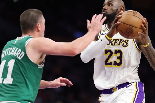 勒布朗·詹姆斯 LeBron James 常规赛生涯破 43,000 分,成 NBA 历史第一人
