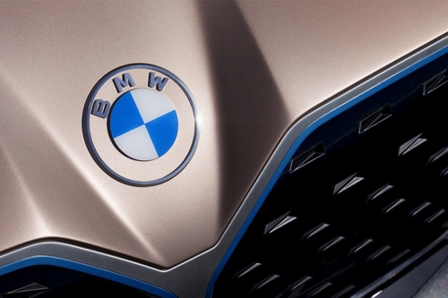 史上最大变革－宝马 BMW 公布全新品牌 Logo 打造极简概念