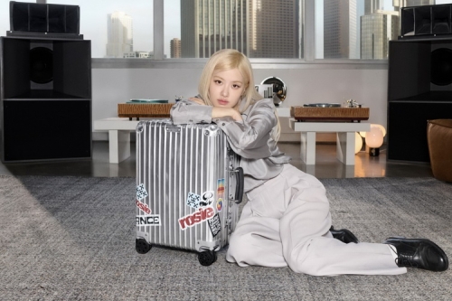 日默瓦 RIMOWA 携手 Rosé、Lewis Hamilton 和周杰伦发布广告大片