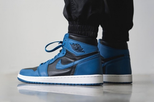 Air Jordan 1 High OG 最新配色「Dark Marina Blue」鞋款上脚图辑曝光