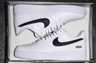 Supreme 与 Nike® 合作推出定制款 Air Force 1 Low