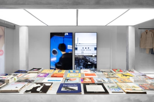 vowels 携手 WAKA WAKA 合作系列首次亮相 2025 米兰设计周