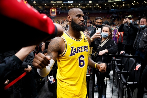 LeBron James 正式超越 Karl Malone 成为历史常规赛得分榜第 2 位