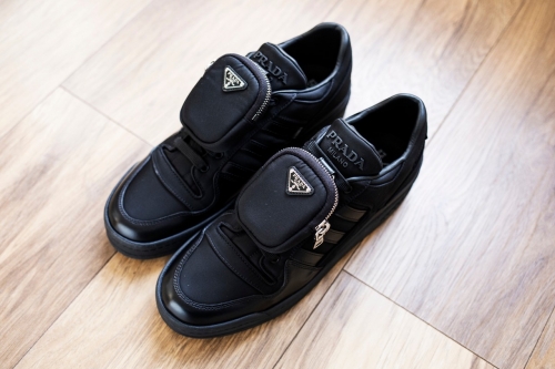 率先近赏 Prada × adidas Originals Forum Low 全黑配色鞋款