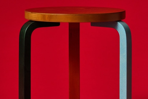 Paul Smith 再度操刀 Artek 经典 Stool 60,限量新配色登场