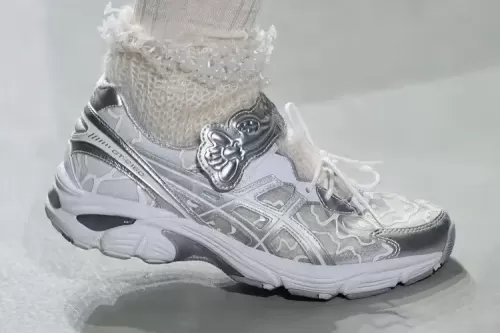 率先近赏 Cecilie Bahnsen x ASICS 2023 秋冬系列最新合作鞋款