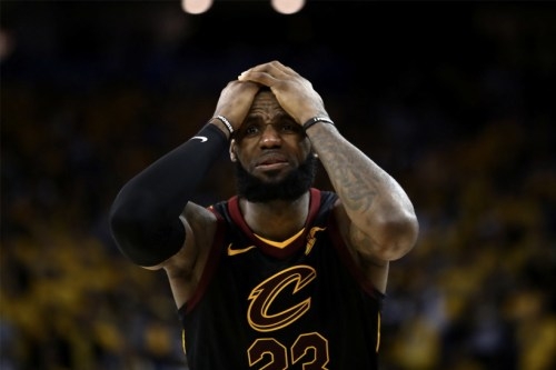 回顾观看 G1 LeBron James 得知球队还有暂停的「无奈画面」