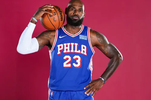 LeBron James 披上 Philadelphia 76ers 蓝色战衣