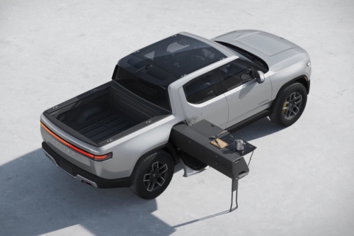 Rivian 携手 Snow Peak 打造 R1T 车型「隐藏式」野外厨房